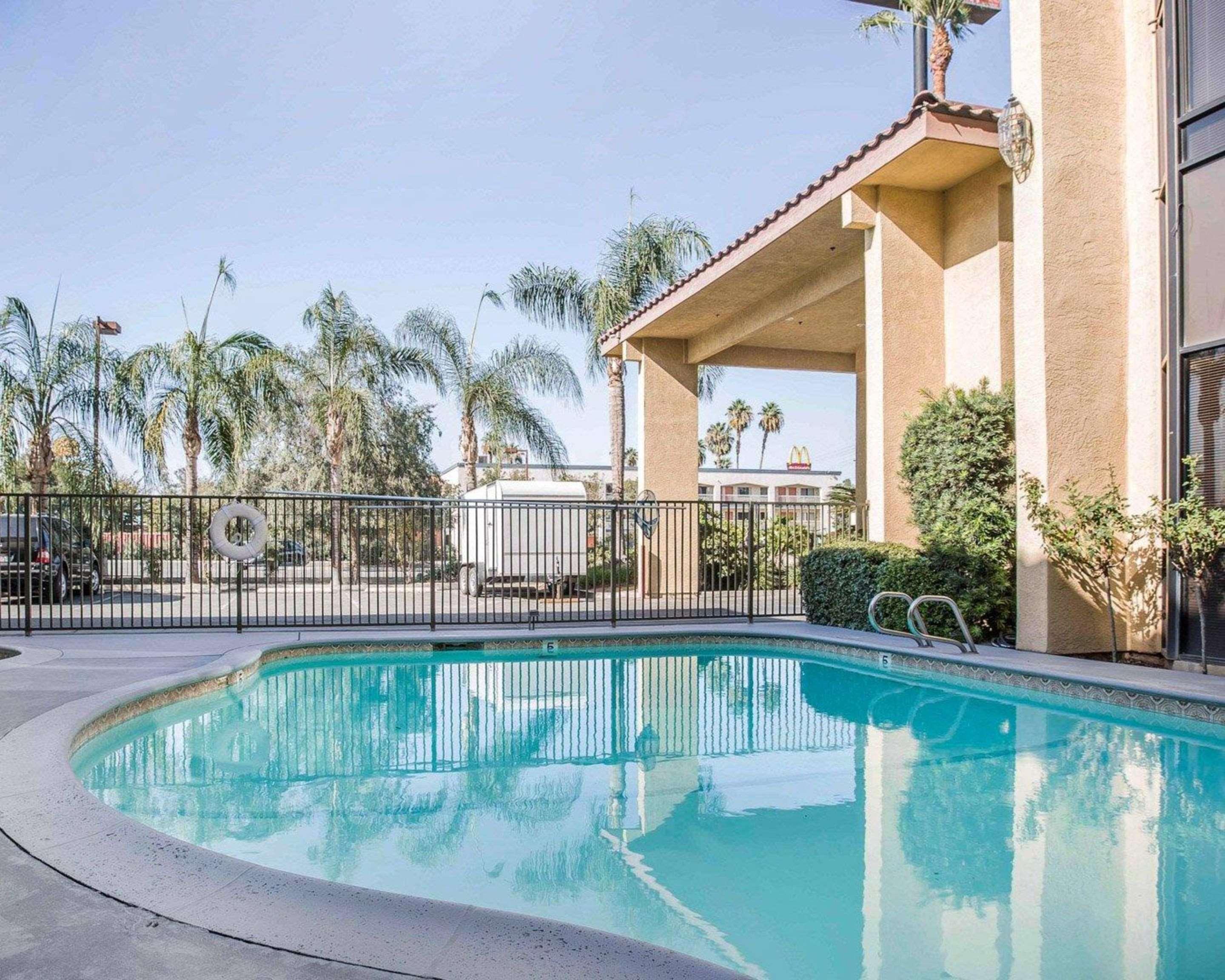 California Inn And Suites בייקרספילד מראה חיצוני תמונה